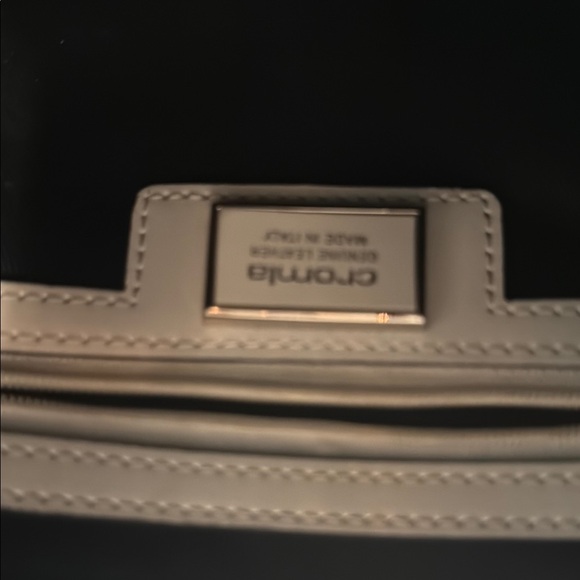 Embroidered Cream Handbag - Picture 4 of 5